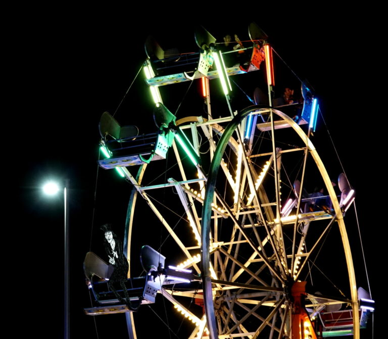 December Nights 2019 - Mister Snark Lurking On The Ferris Wheel